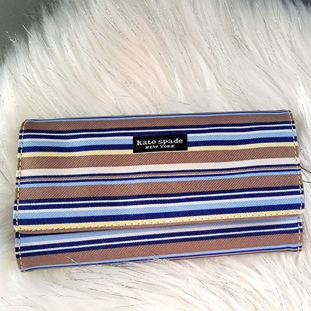 Kate Spade Wallet - Picture 7 of 8